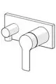 Wandmontierter Einhebelmischer für Brausebatterie von HANSA in schlichter, runder Form mit eckiger Rosette in Chromfarbe.